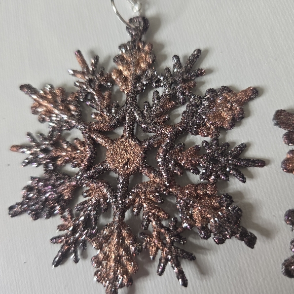 HANDCRAFTED Snowflake Pierced Earrings HANDPAINTED Holiday Jewelry Accessories - Picture 11 of 17